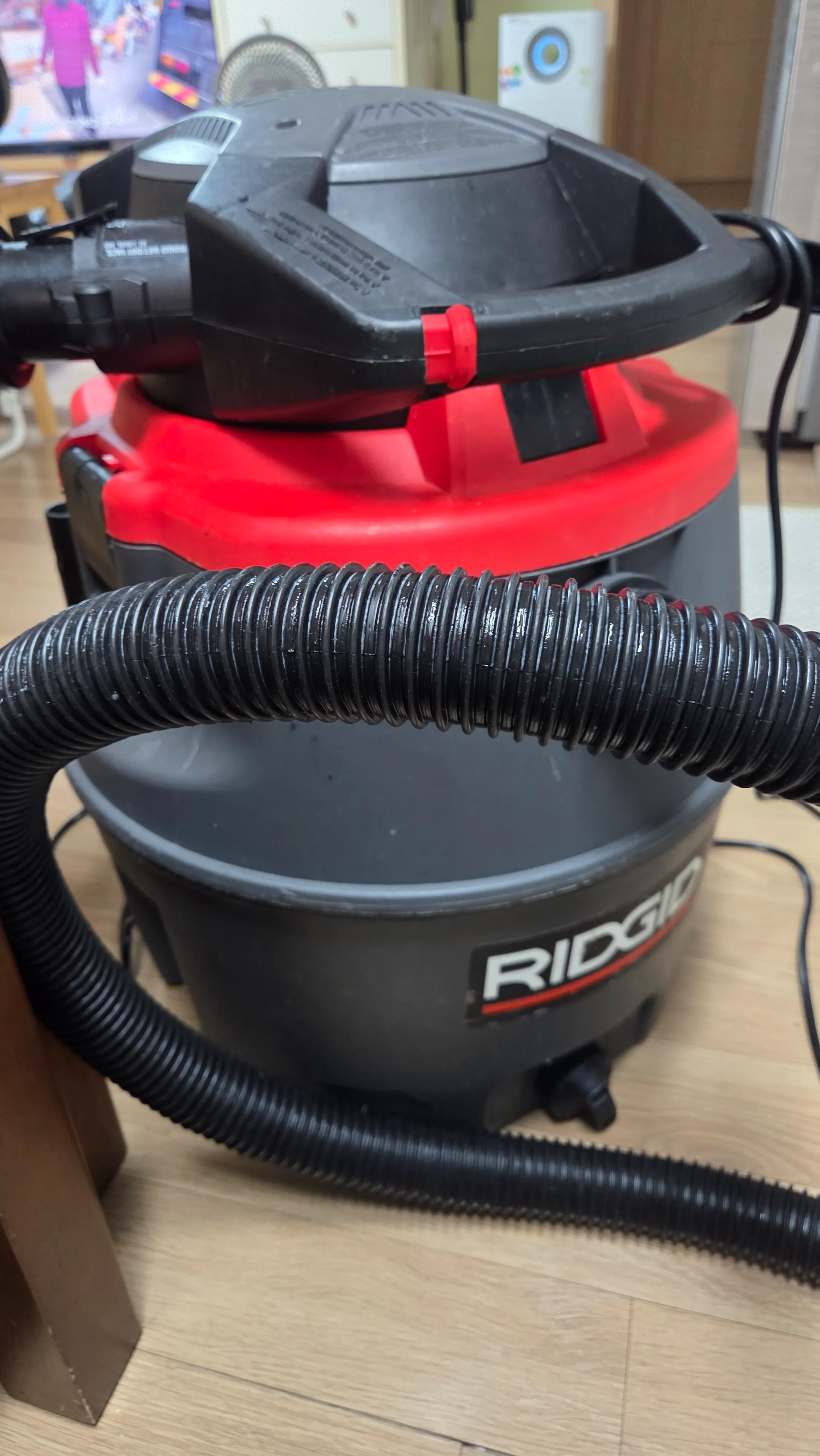 RIDGID 대용량 진공 석션기로 하수구 깊은 곳에서 흡입해 낸 엄청난 양의 썩은 오수와 기름 찌꺼기
